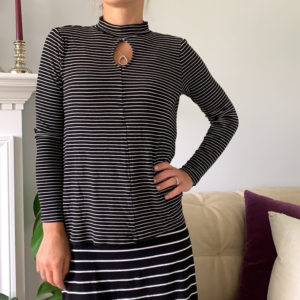 Philosophy Black White Striped Front Key Hole